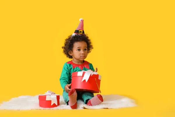 Cute African American Baby Girl Dressed Elf Christmas Gifts Color — Stock Photo, Image
