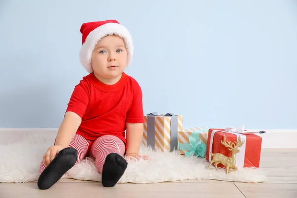 Cute Little Baby Christmas Gifts Color Wall — Stock Photo, Image