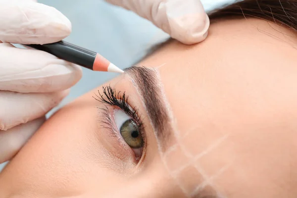 Young Woman Undergoing Eyebrow Correction Procedure Beauty Salon Closeup — Stock Photo, Image