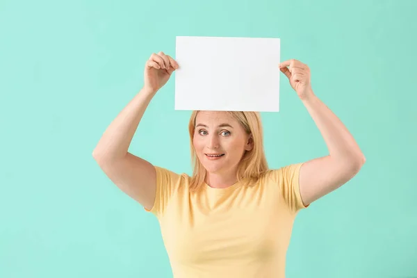 Woman Blank Paper Sheet Color Background — Stock Photo, Image