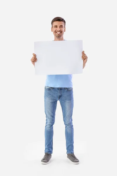 Jeune Homme Avec Feuille Papier Vierge Sur Fond Blanc — Photo