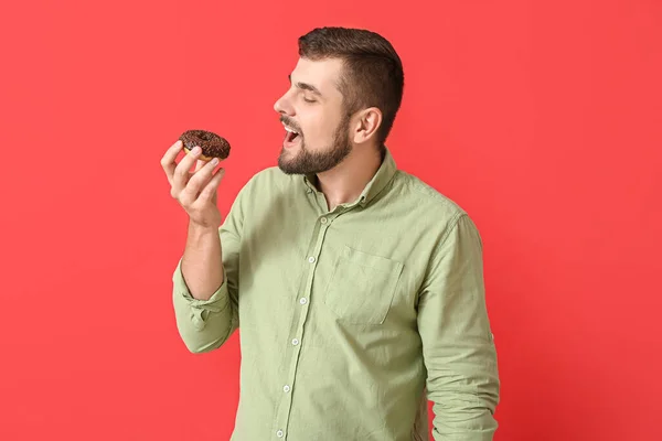 Handsome Young Man Sweet Donut Color Background — Stock Photo, Image