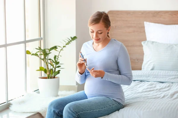 Pregnant Diabetic Woman Measuring Blood Sugar Level Home — Stock Photo, Image