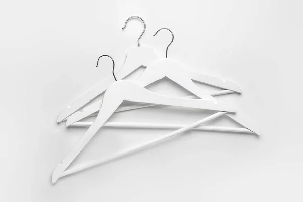 Kleding Hangers Witte Achtergrond — Stockfoto