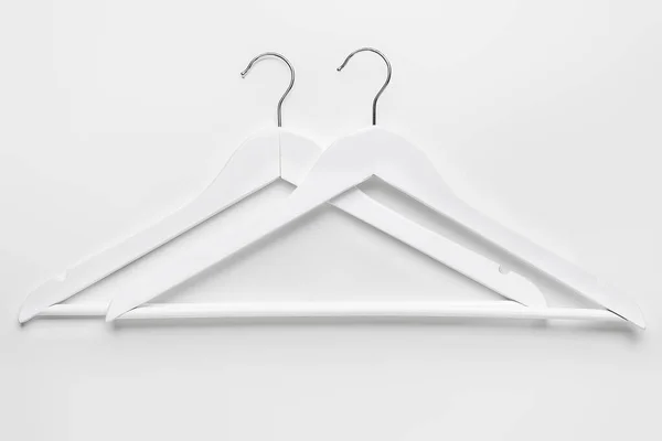 Kleding Hangers Witte Achtergrond — Stockfoto