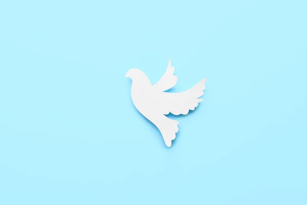 纸鸽在彩色背景上 国际和平日 — 图库照片