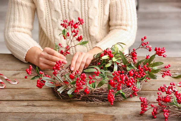 Woman Making Beautiful Christmas Wreath Table — Stock Photo, Image