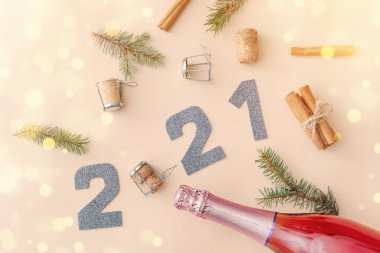 Renk arkaplanı 2021 olan güzel yeni yıl kompozisyonu