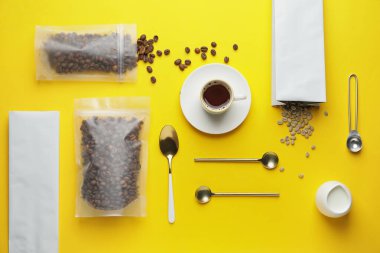 Renkli aromatik kahveli kompozisyon