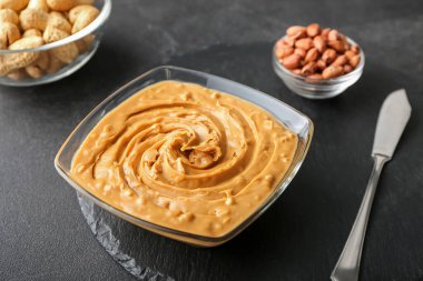 Fıstık ezmeli kase.