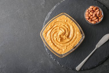 Fıstık ezmeli kase.