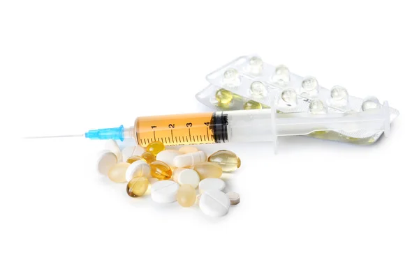 白い背景に注射用の薬と注射器 — ストック写真