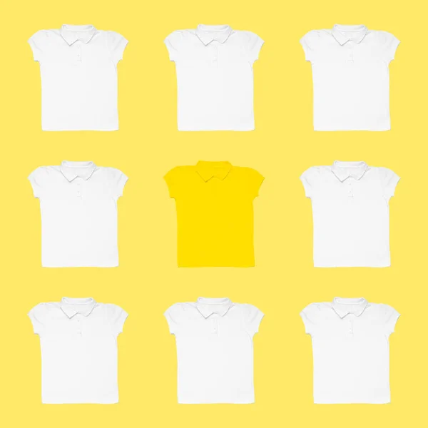 Κίτρινο Shirt Μεταξύ Των Λευκών Φόντο Χρώμα Έννοια Της Μοναδικότητας — Φωτογραφία Αρχείου