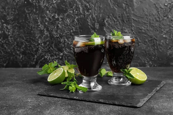 Glasses Tasty Cuba Libre Cocktail Table — Stock Photo, Image