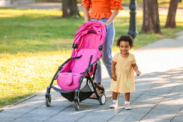 African American Woman Stroller Her Cute Baby Outdoors — Stock Photo, Image