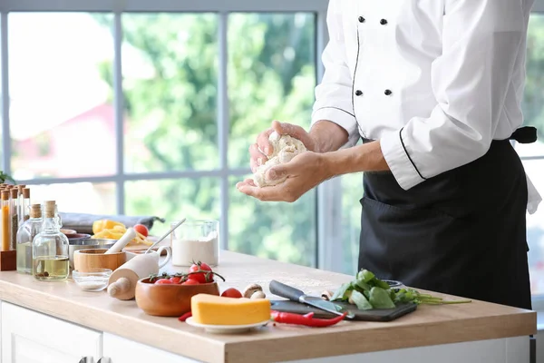 Cocinero Maduro Cocinando Cocina — Foto de Stock