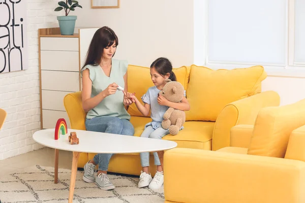 Mother Checking Blood Sugar Level Diabetic Daughter Home — Stock Photo, Image