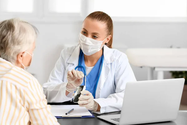 Senior Diabetic Woman Visiting Doctor Clinic — Stock Photo, Image