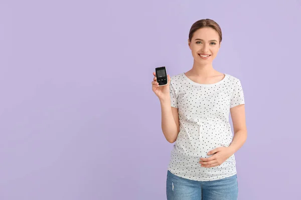 Pregnant Diabetic Woman Digital Glucometer Color Background — Stock Photo, Image