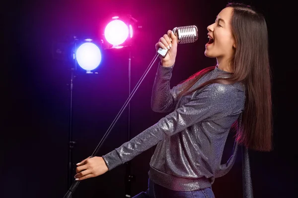 Young Talented Actress Microphone Dark Background — Stock Photo, Image