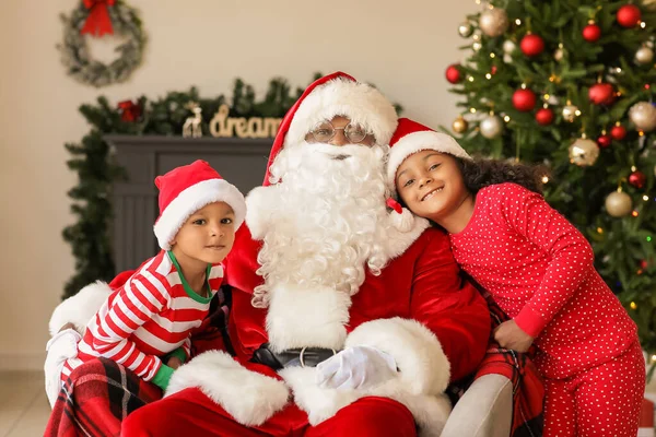 African American Santa Claus Cute Children Home Christmas Eve — Stock Photo, Image