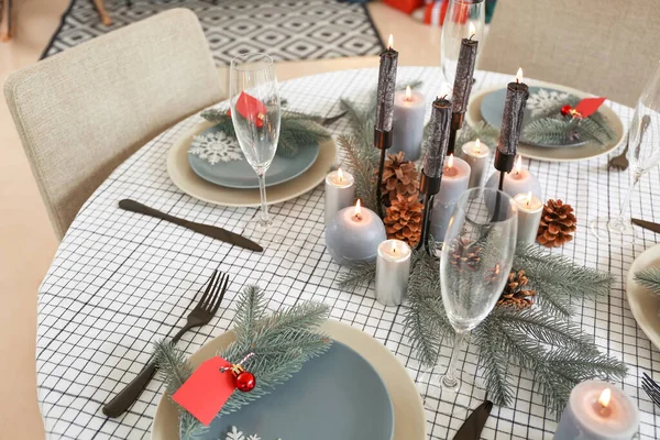 Schöne Tischdekoration Mit Weihnachtsdekoration Wohnzimmer — Stockfoto