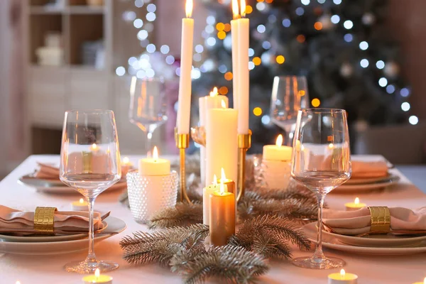 Hermosa Mesa Con Decoraciones Navidad Sala Estar — Foto de Stock