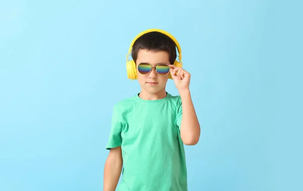 Cute Boy Stylish Sunglasses Listening Music Color Background — Stock Photo, Image