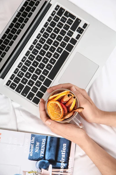 Woman Mulled Wine Laptop Bedroom Top View — Stock Photo, Image