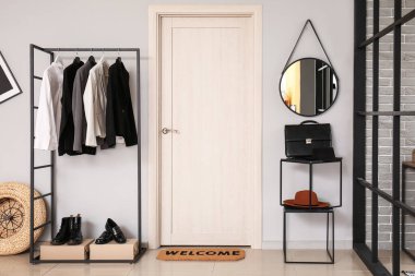 Modern salonun iç mimarisi.