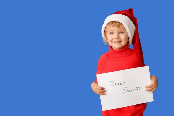 Söt Liten Barn Med Brev Till Santa Färg Bakgrund — Stockfoto