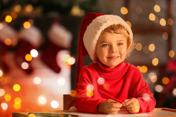 Söt Liten Barn Skriva Brev Till Santa Hemma — Stockfoto