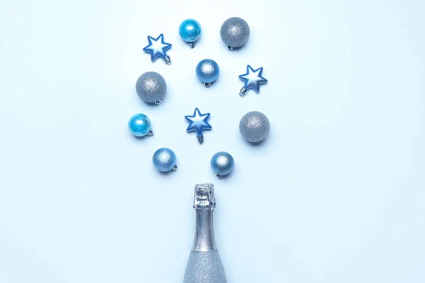 Kerstcompositie Met Fles Champagne Kleur Achtergrond — Stockfoto