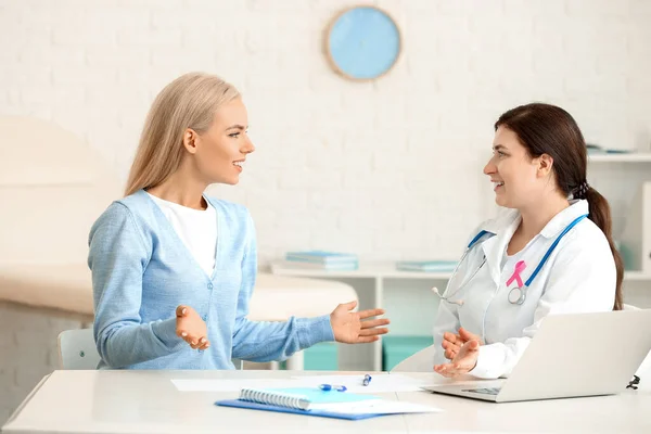 Young Woman Visiting Doctor Clinic Breast Cancer Awareness — Stock Photo, Image