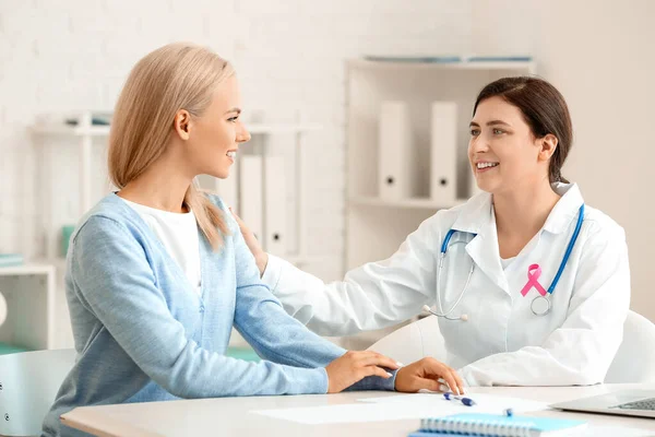 Young Woman Visiting Doctor Clinic Breast Cancer Awareness — Stock Photo, Image