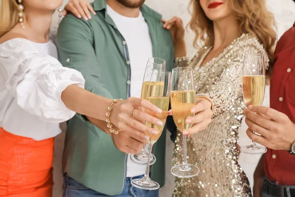 Jóvenes Con Gafas Sabroso Fiesta — Foto de Stock