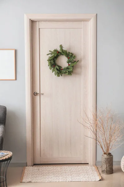 Beautiful Christmas Wreath Hanging Door — Stock Photo, Image