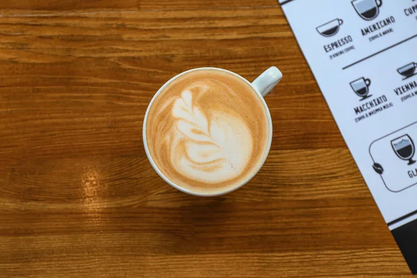 Tasse Heißen Cappuccino Auf Dem Tisch Café — Stockfoto