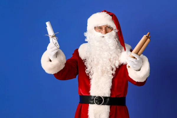 Santa Claus Con Letras Sobre Fondo Color —  Fotos de Stock