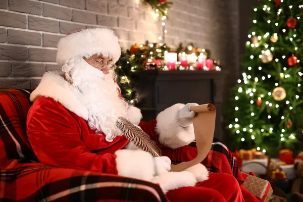 Weihnachtsmann Schreibt Heiligabend Brief Hause — Stockfoto