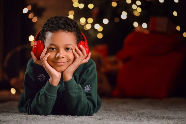 Little African American Boy Listening Music Home Christmas Eve — Stock Photo, Image