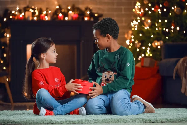 Cute Children Gift Home Christmas Eve — Stock Photo, Image