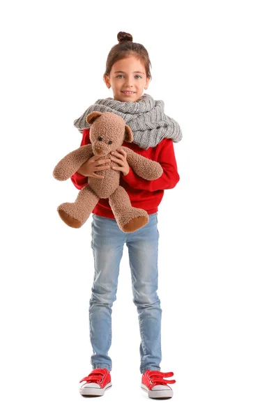 Schattig Meisje Winter Kleding Met Speelgoed Witte Achtergrond — Stockfoto