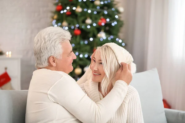 Mature Couple Celebrating Christmas Home — Stock Photo, Image