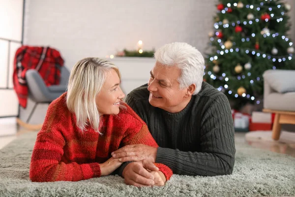 Mature Couple Celebrating Christmas Home — Stock Photo, Image