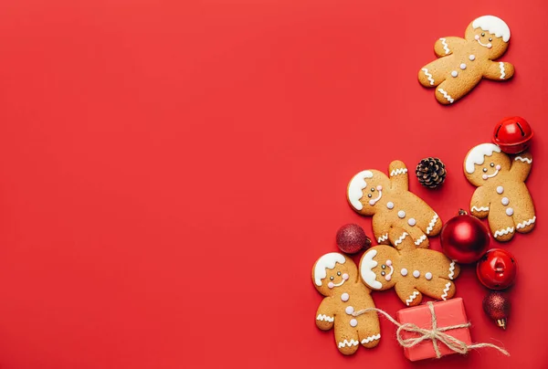 Savoureux Biscuits Pain Épice Décor Noël Sur Fond Couleur — Photo