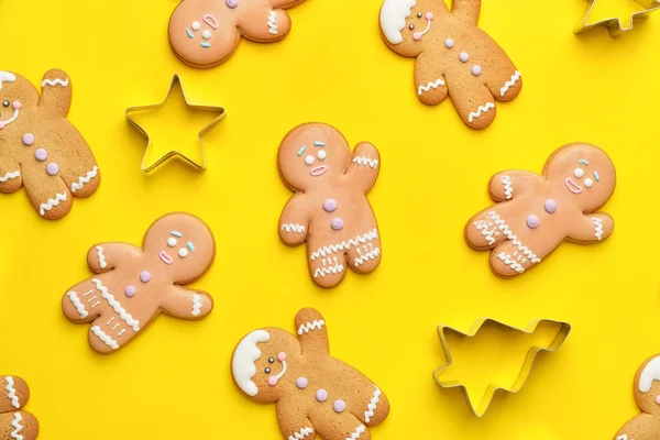 Tasty Gingerbread Cookies Cutters Color Background — Stock Photo, Image