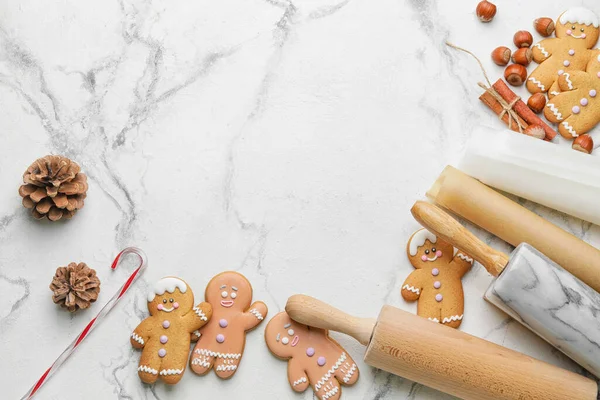 Tasty Gingerbread Cookies Rolling Pins Christmas Decor Light Background — Stock Photo, Image
