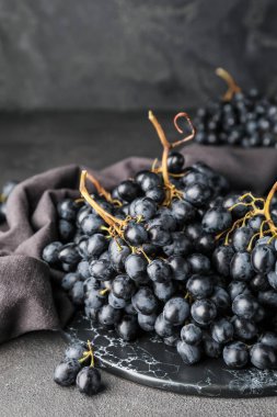 Masada olgun üzümler