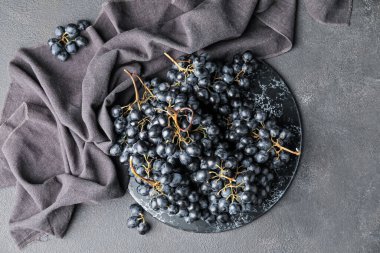 Masada olgun üzümler